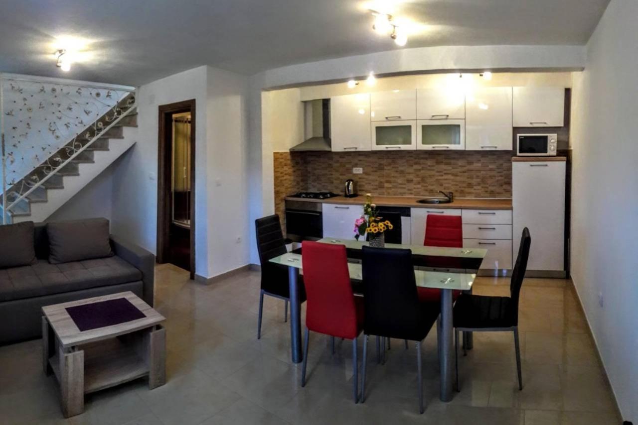 Holiday Apartments Maslina Paho Babino Polje Exterior photo